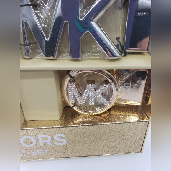 Michael Kors 6 In 1 Reversible Belt Set - Picture 10 of 12